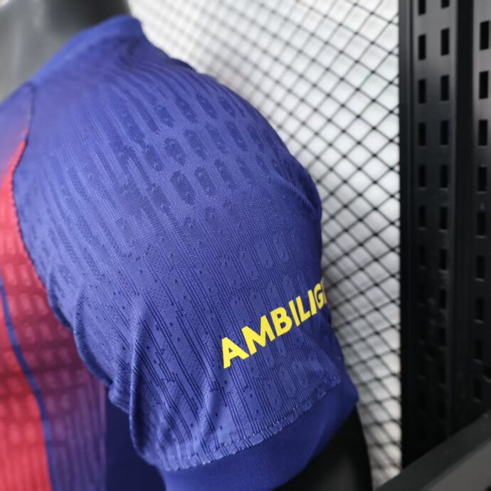 ⁦قميص برشلونة الاساسي 2026⁩ - الصورة ⁦8⁩